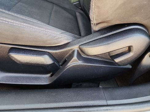 Used 2017 Ford Mustang Coupe image 12