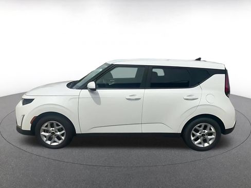 Used 2025 Kia Soul LX w/ LX Technology Package FWD image 8