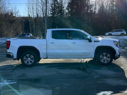 Used 2024 GMC Sierra 1500 SLT AWD/4WD image 2
