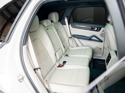 Certified 2023 Porsche Cayenne S Platinum AWD/4WD image 42
