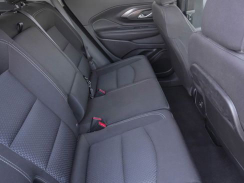 Used 2024 GMC Terrain SLE w/ Driver Convenience Package image 32