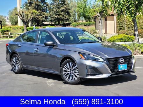 Used 2025 Nissan Altima 2.5 SV image 2