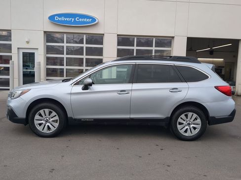 Used 2019 Subaru Outback 2.5i Premium image 9