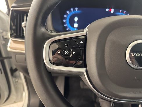 Used 2025 Volvo XC90 B6 Plus image 9