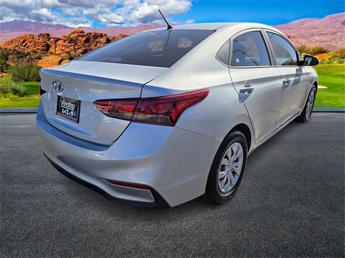 Used 2020 Hyundai Accent SE image 4