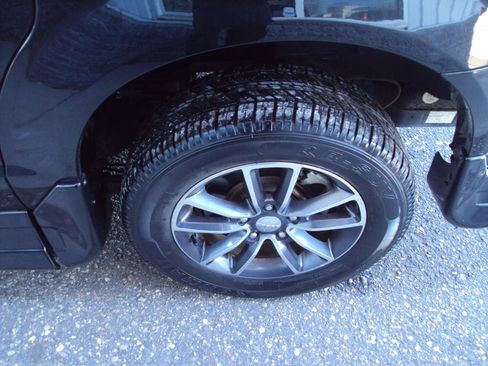 Used 2017 Dodge Grand Caravan SXT image 32