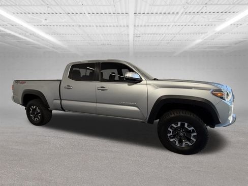 Used 2022 Toyota Tacoma TRD Off-Road AWD/4WD image 7