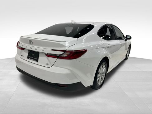 Used 2025 Toyota Camry LE w/ Convenience Package image 11
