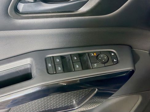 Used 2025 Nissan Pathfinder SV FWD image 15