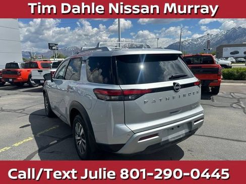 Used 2023 Nissan Pathfinder SL AWD/4WD image 9