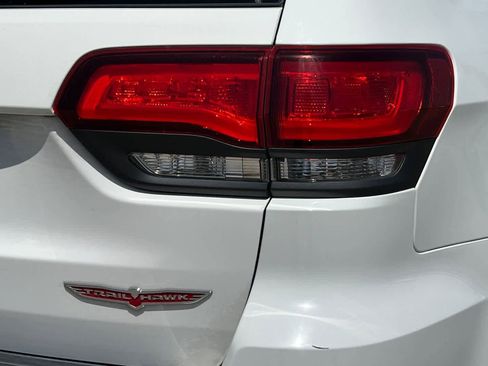 Used 2019 Jeep Grand Cherokee Trailhawk AWD/4WD image 13