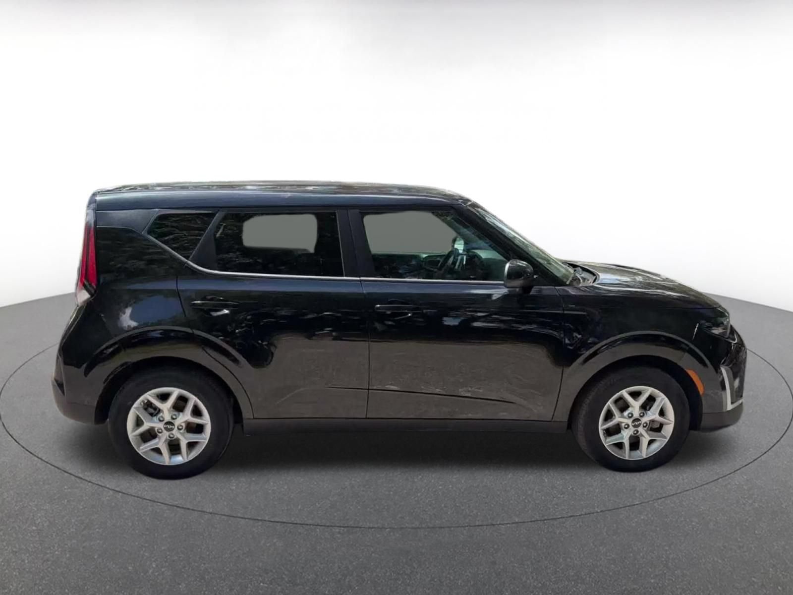 Used 2025 Kia Soul LX w/ LX Technology Package FWD image 15