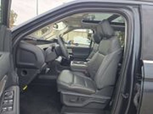 Used 2025 Ford Expedition Max Active AWD/4WD image 6