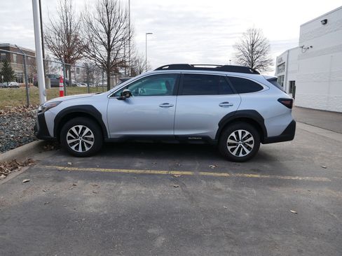 Certified 2025 Subaru Outback Premium image 3