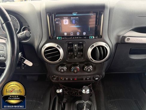 Used 2018 Jeep Wrangler Unlimited Rubicon w/ Connectivity Group AWD/4WD image 19
