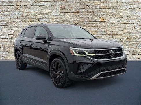 Used 2024 Volkswagen Taos SEL image 1