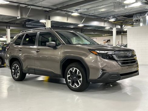 Used 2025 Subaru Forester Premium AWD/4WD image 1