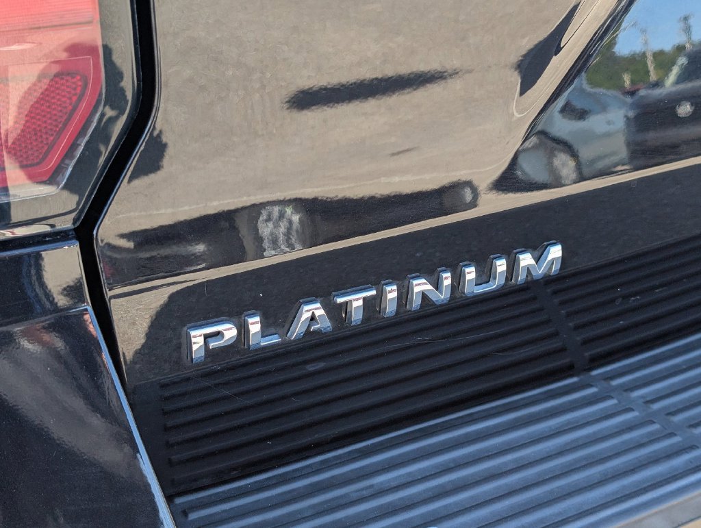 Used 2019 Ford Expedition Platinum RWD image 4