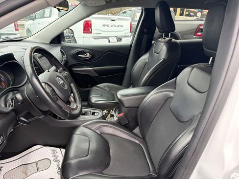 Certified 2019 Jeep Cherokee Latitude Plus w/ Cold Weather Group image 12