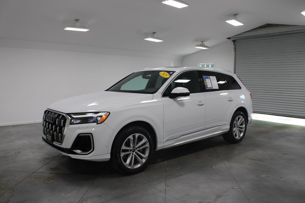 Used 2025 Audi Q7 3.0T Premium Plus AWD/4WD image 4