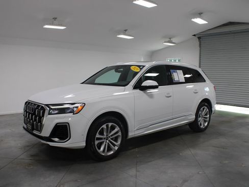Used 2025 Audi Q7 3.0T Premium Plus AWD/4WD image 4