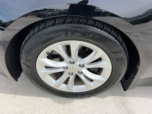 Used 2013 Hyundai Genesis 3.8 RWD image 11