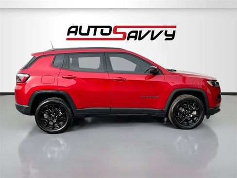 Used 2025 Jeep Compass Latitude w/ Altitude Special Edition image 8