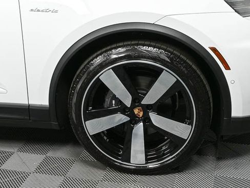 Used 2025 Porsche Macan Electric image 38