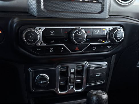 Used 2020 Jeep Wrangler Unlimited Sahara AWD/4WD image 25