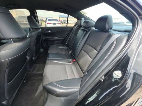 Used 2017 Honda Accord Sport image 12