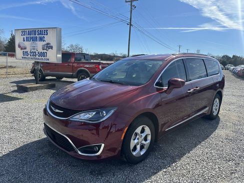 Used 2017 Chrysler Pacifica Touring-L Plus w/ Advanced Safetytec Group image 1
