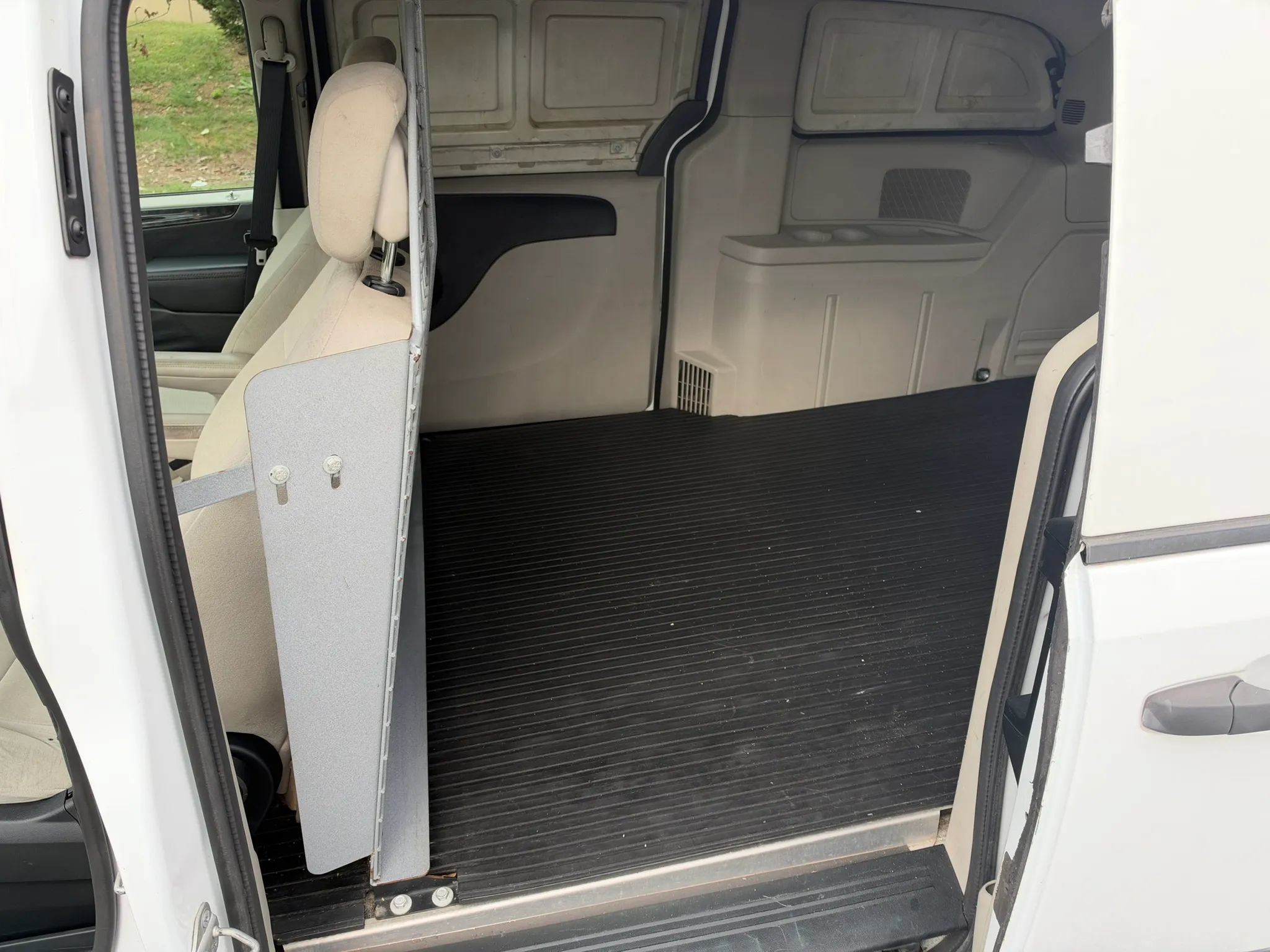 Used 2015 RAM C/V Tradesman FWD image 17