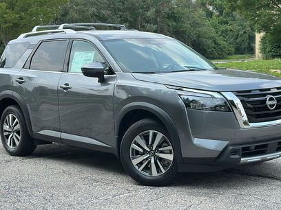 New 2025 Nissan Pathfinder SL w/ Cargo Package