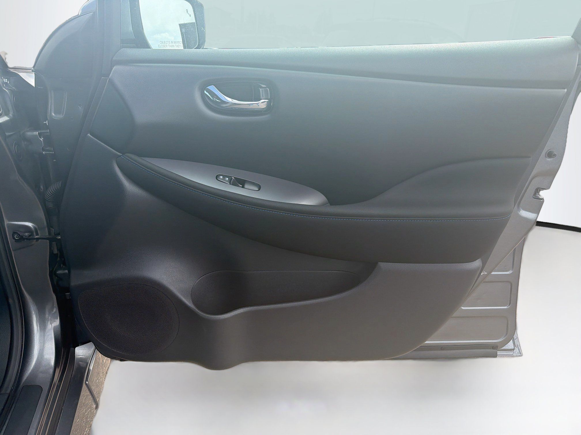 Used 2025 Nissan Leaf S FWD image 31