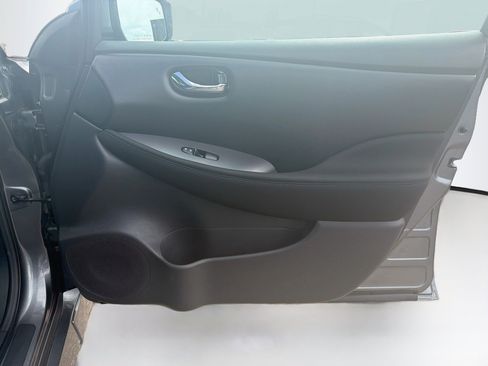 Used 2025 Nissan Leaf S FWD image 31
