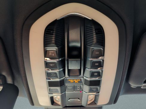 Used 2018 Porsche Cayenne AWD/4WD image 20