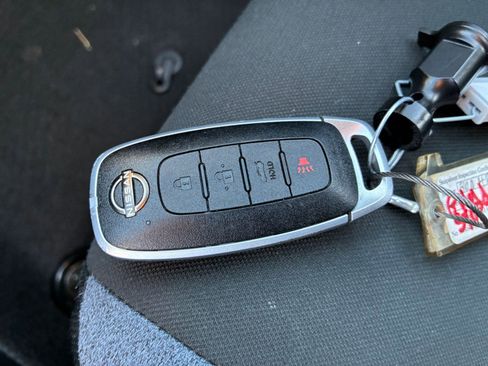 Used 2025 Nissan Versa SV image 21