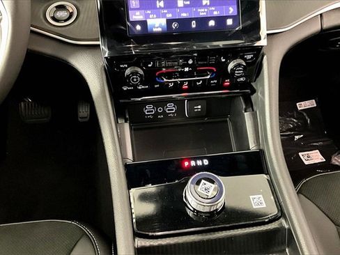 New 2025 Jeep Grand Cherokee Altitude image 7