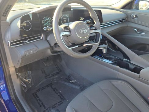 Used 2025 Hyundai Elantra SEL image 18