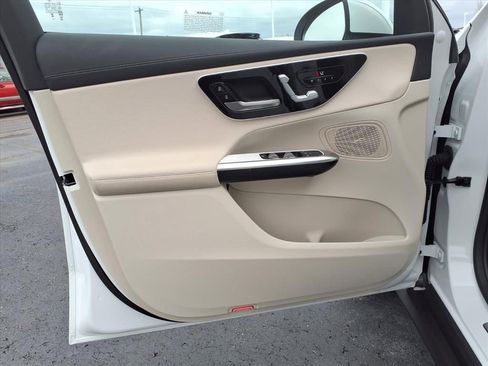 Used 2024 Mercedes-Benz GLC 300 4MATIC image 19