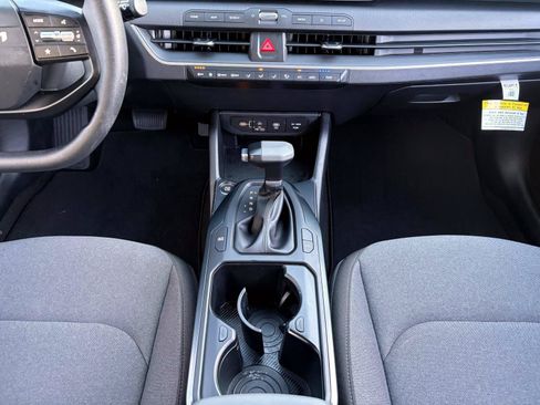 Used 2025 Kia K4 FWD image 18