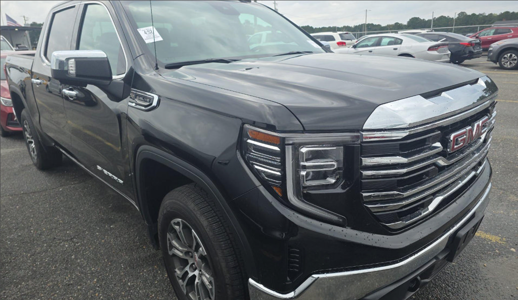 Used 2025 GMC Sierra 1500 SLT AWD/4WD image 4