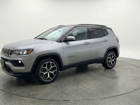 Used 2025 Jeep Compass Limited AWD/4WD image 3