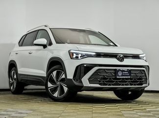 Certified 2025 Volkswagen Taos SE w/ Panoramic Sunroof Package video 1