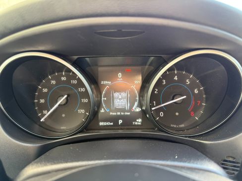 Used 2017 Jaguar XE Premium image 34