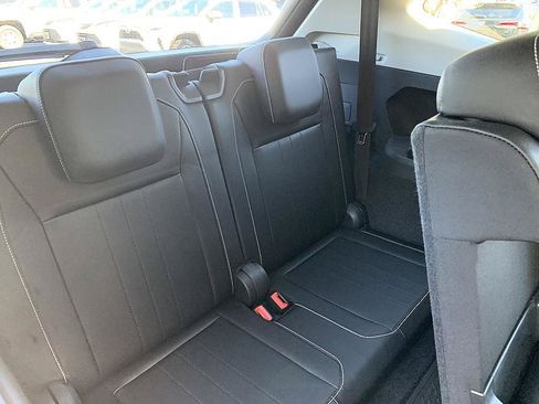 Used 2022 Volkswagen Tiguan SE FWD image 19