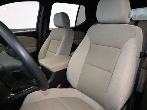 Used 2022 Chevrolet Traverse LS image 10