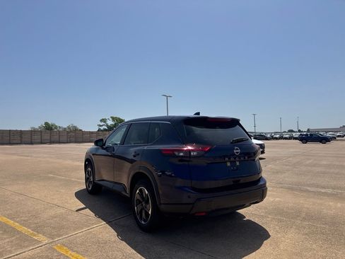 Certified 2025 Nissan Rogue SV FWD image 16