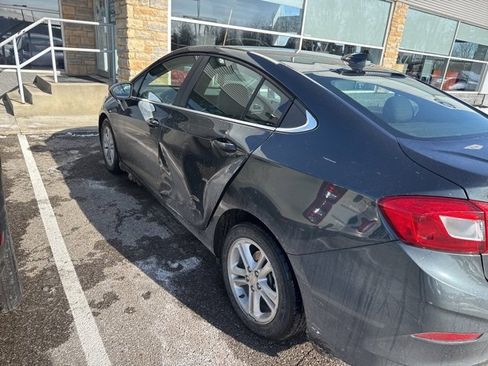 Used 2018 Chevrolet Cruze LT image 4