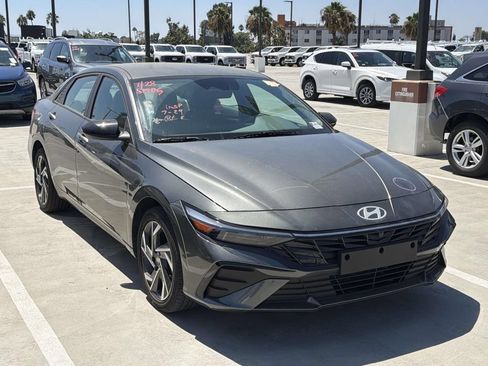 Used 2025 Hyundai Elantra SEL FWD image 15